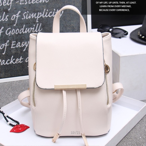 ✨ Boutique Backpack ✨ - Picture 5 of 8